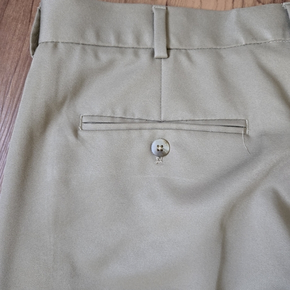 Men's 34/32 Khaki Van Heusen Dress Pants EUC - Picture 10 of 15